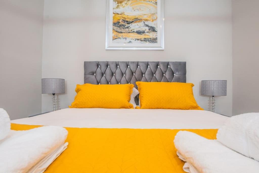Langston House: 2 Bed, 2 Bath Luxury Apartment Hedgerley Exteriér fotografie