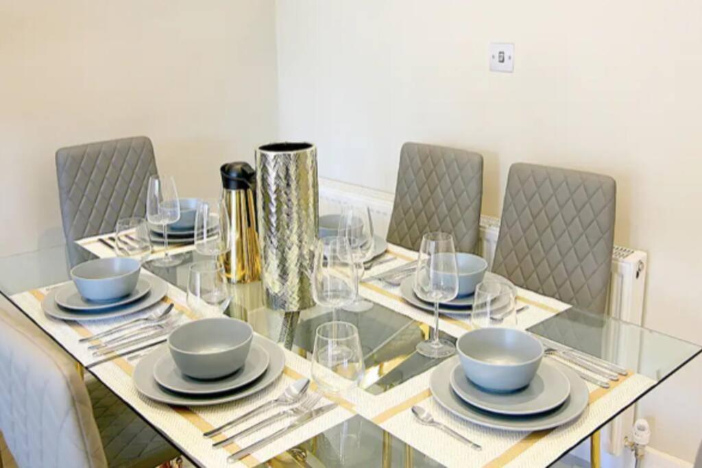 Langston House: 2 Bed, 2 Bath Luxury Apartment Hedgerley Exteriér fotografie