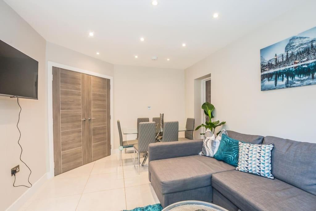 Langston House: 2 Bed, 2 Bath Luxury Apartment Hedgerley Exteriér fotografie