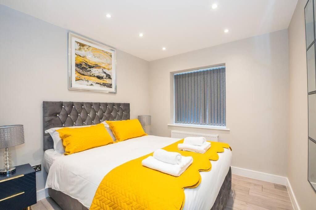 Langston House: 2 Bed, 2 Bath Luxury Apartment Hedgerley Exteriér fotografie