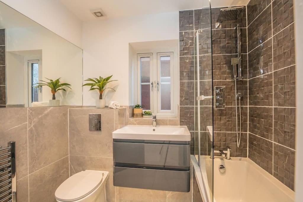 Langston House: 2 Bed, 2 Bath Luxury Apartment Hedgerley Exteriér fotografie