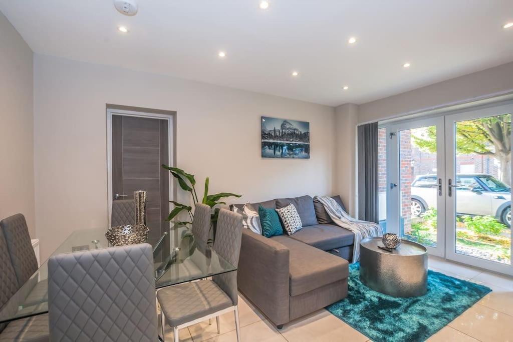 Langston House: 2 Bed, 2 Bath Luxury Apartment Hedgerley Exteriér fotografie